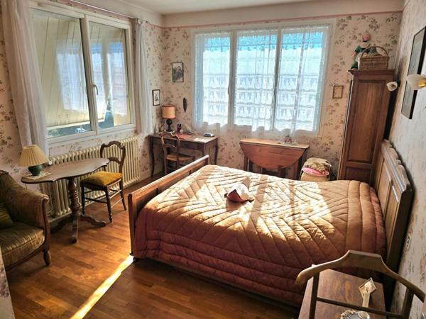 Maison de ville de type 8, édifiée sur deux garages privatifs et un terrain de 350 m²