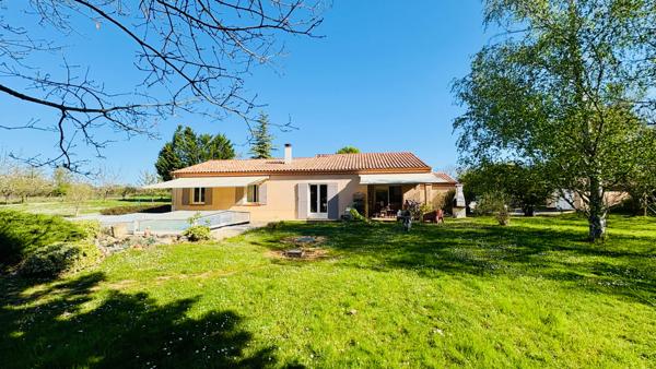 Maison de plain pied avec piscine et parc arboré , Villeneuve sur lot
