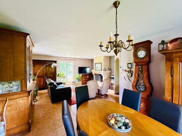 Maison de plain pied avec piscine et parc arboré , Villeneuve sur lot