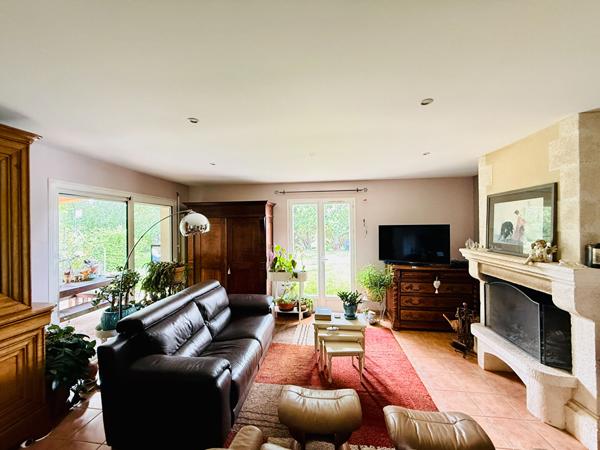 Maison de plain pied avec piscine et parc arboré , Villeneuve sur lot
