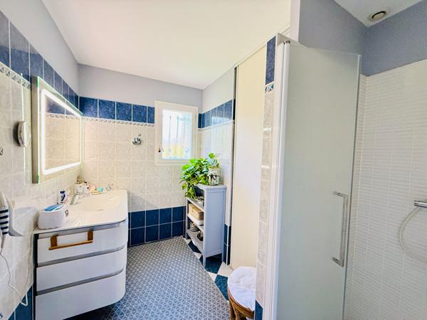 Maison de plain pied avec piscine et parc arboré , Villeneuve sur lot