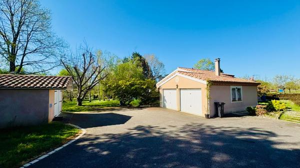 Maison de plain pied avec piscine et parc arboré , Villeneuve sur lot