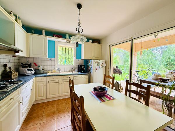 Maison de plain pied avec piscine et parc arboré , Villeneuve sur lot