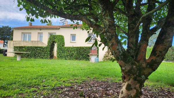 Maison dans le bourg de Bournezeau