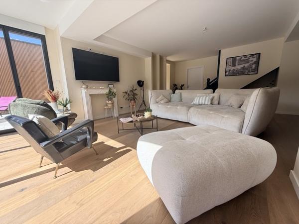 Maison 739 900 € Auray 10 p 235 m² DPE C