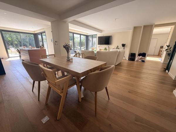 Maison 739 900 € Auray 10 p 235 m² DPE C