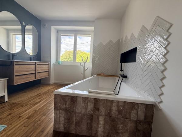 Maison 739 900 € Auray 10 p 235 m² DPE C