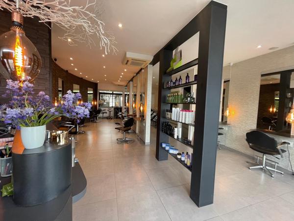 Salon de coiffure mixte en centre-ville de Nantes