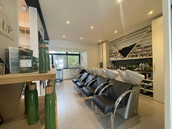 Salon de coiffure mixte en centre-ville de Nantes