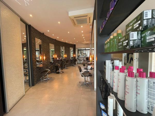 Salon de coiffure mixte en centre-ville de Nantes
