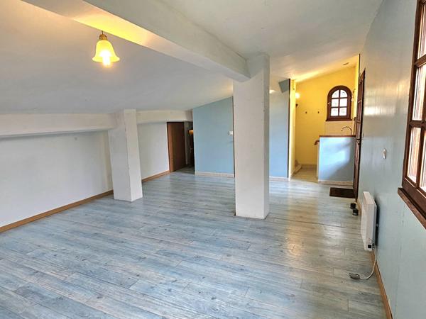 Maison Atypique avec studio indépendant, garage et Grand Terrain Arboré Saverdun