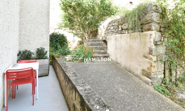 BOUTIQUE-ATELIER AVEC MAISON ET JARDIN ATTENANTS ET GITE INDEPENDANT Cordes sur ciel