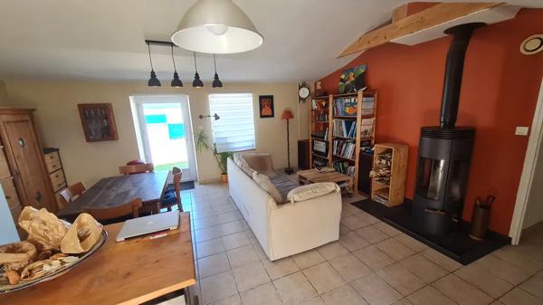 Maison de plain pied rénovée proche du bourg