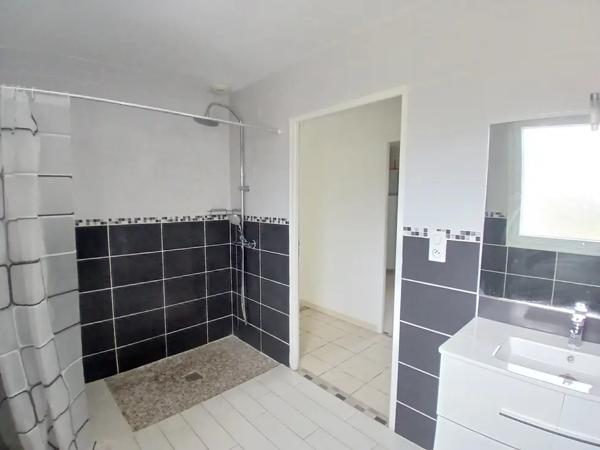 Maison familiale de plain-pied, économique et au calme ! Rou