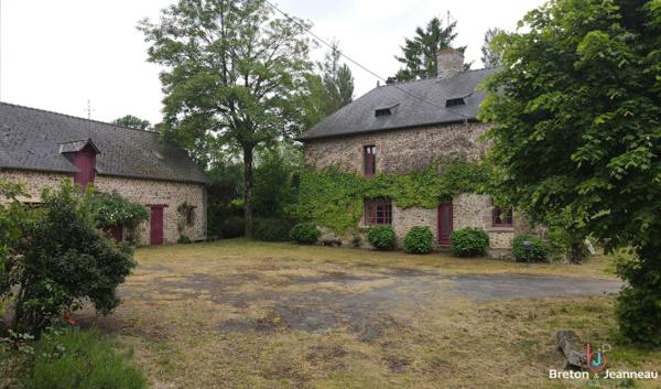 Maison de maître avec pièce d'eau, proche de Villaines la Juhel