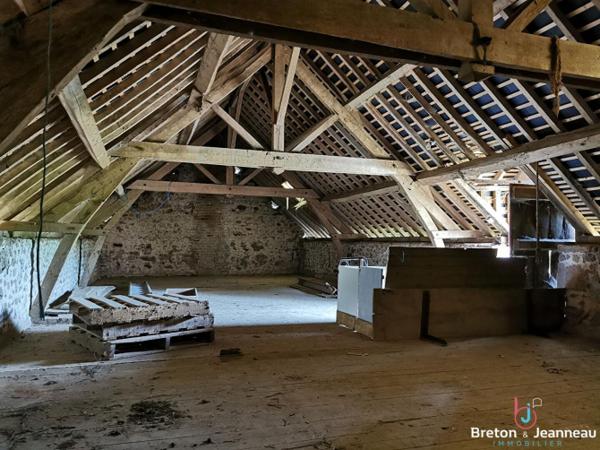 Maison de maître avec pièce d'eau, proche de Villaines la Juhel