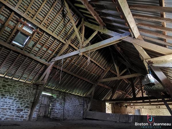 Maison de maître avec pièce d'eau, proche de Villaines la Juhel