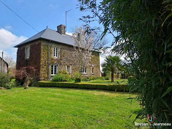 Maison de maître avec pièce d'eau, proche de Villaines la Juhel