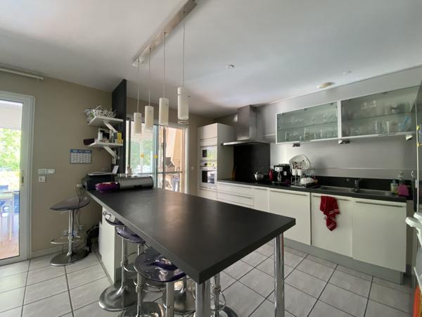 ARCACHON - ABATILLES ! Maison 9 pièces de 175 m2, piscine, garage, parcelle 745 m2 !