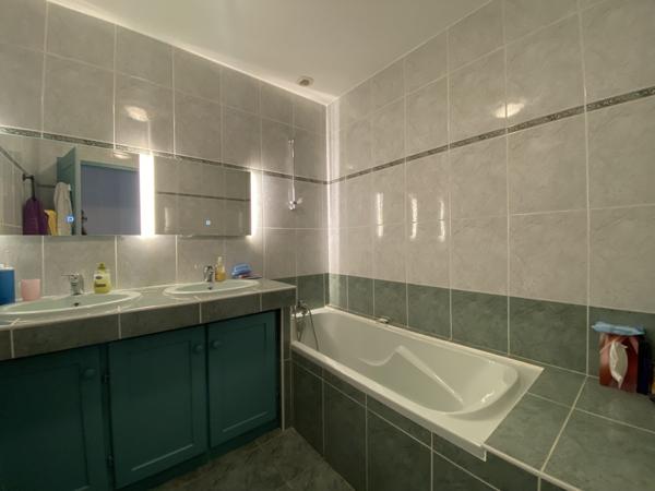 ARCACHON - ABATILLES ! Maison 9 pièces de 175 m2, piscine, garage, parcelle 745 m2 !
