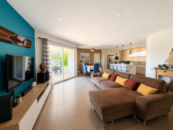 Maison contemporaine 4 chambres dans quartier résidentiel