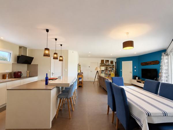 Maison contemporaine 4 chambres dans quartier résidentiel