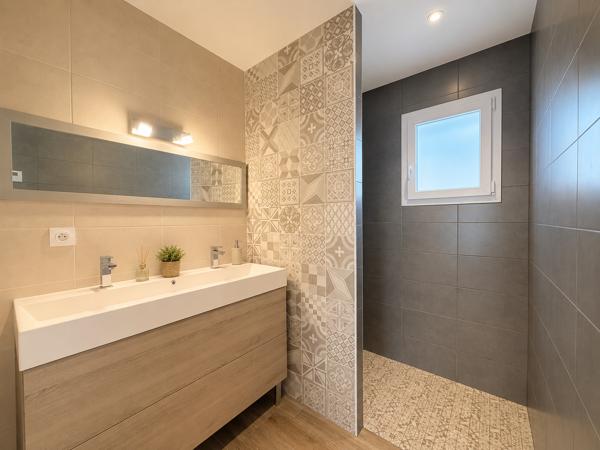Maison contemporaine 4 chambres dans quartier résidentiel