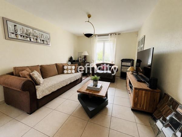 Maison
         5 pièces
        - 138 m² 258 750 € *