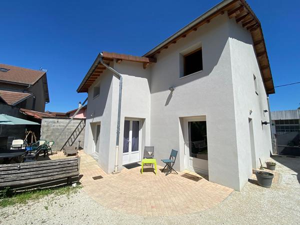 Charmante maison de village d'environ 140 m² avec cour intime.