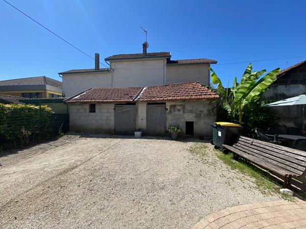 Charmante maison de village d'environ 140 m² avec cour intime.