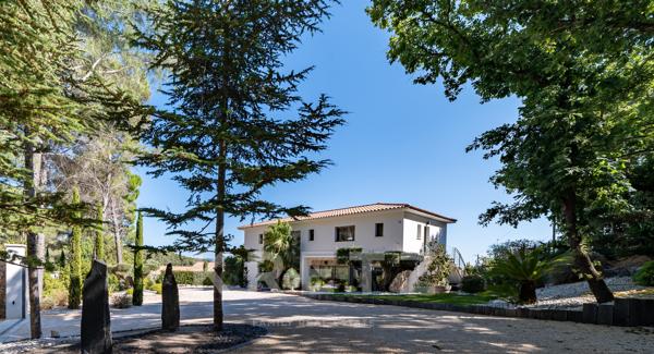 Aix-en-Provence – Villa contemporaine neuve de 220 m2 , 4. chambres, avec vue panoramique exception