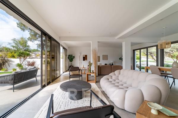 Aix-en-Provence – Villa contemporaine neuve de 220 m2 , 4. chambres, avec vue panoramique exception