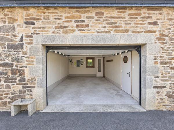 LANGUIDIC - PROPRIÉTÉ DE CARACTÈRE DE 242 M² AVEC GÎTES, GRANGE AMENAGEABLE  SUR 3 760 M² DE TERRAIN (220 m2 au sol encore aménageable)