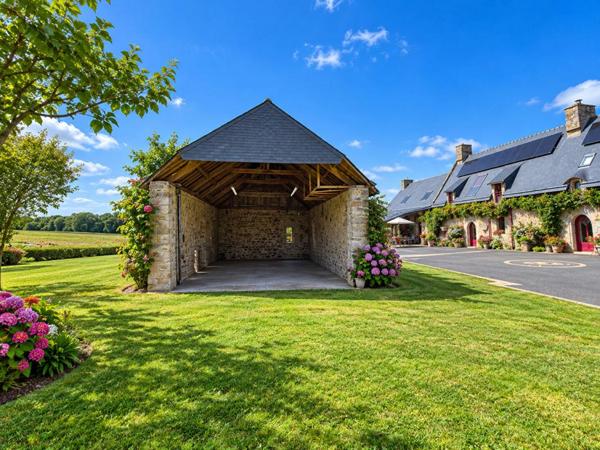 LANGUIDIC - PROPRIÉTÉ DE CARACTÈRE DE 242 M² AVEC GÎTES, GRANGE AMENAGEABLE  SUR 3 760 M² DE TERRAIN (220 m2 au sol encore aménageable)