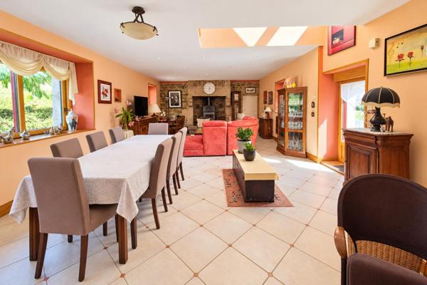 LANGUIDIC - PROPRIÉTÉ DE CARACTÈRE DE 242 M² AVEC GÎTES, GRANGE AMENAGEABLE  SUR 3 760 M² DE TERRAIN (220 m2 au sol encore aménageable)