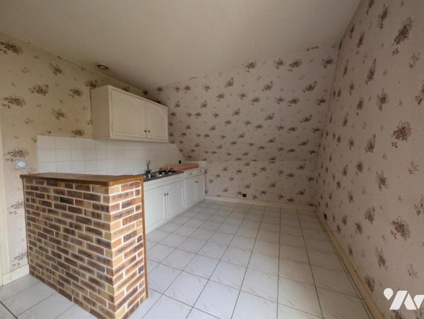 Maison T6 d'environ 196m² - sous-sol - jardin clo