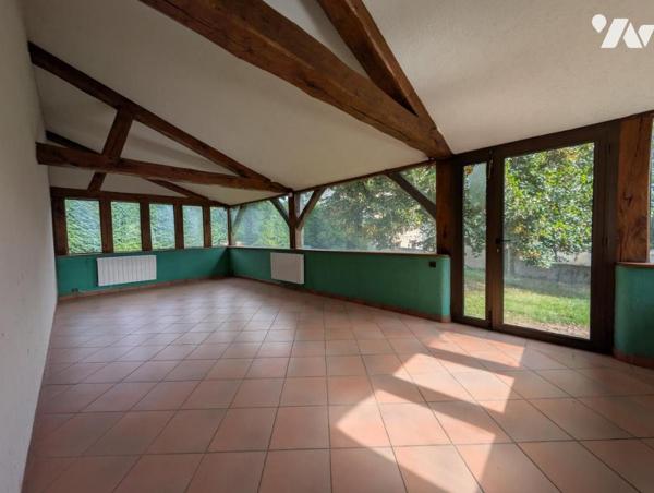 Maison T6 d'environ 196m² - sous-sol - jardin clo