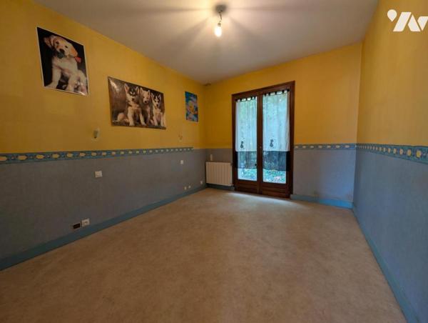 Maison T6 d'environ 196m² - sous-sol - jardin clo