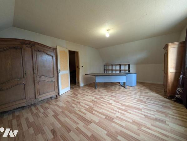 Maison T6 d'environ 196m² - sous-sol - jardin clo