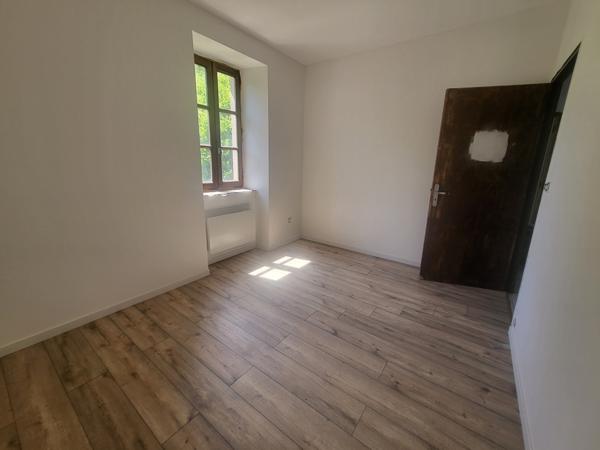 Appartement RDC 82m2 + garage, cave et terrain