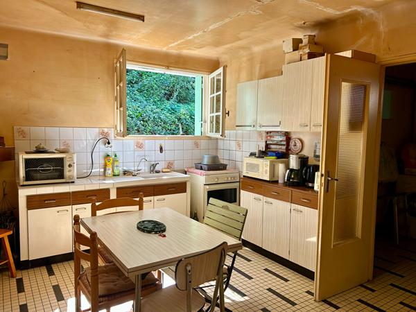 Charmante maison en pierre avec garage et terrain constructible - Proche La Rochelle.