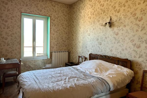 Charmante maison en pierre avec garage et terrain constructible - Proche La Rochelle.