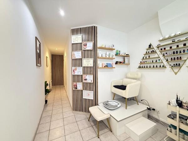 PORNIC Local commercial Grande façade centre ville 86 m²