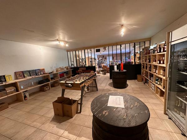 PORNIC Local commercial Grande façade centre ville 86 m²