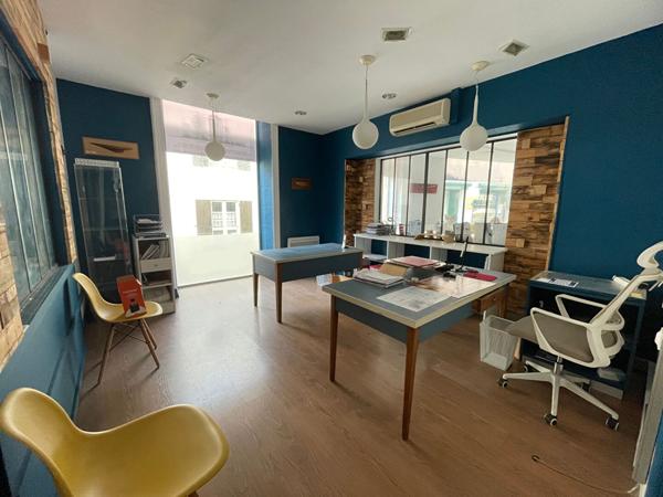 PORNIC Local commercial Grande façade centre ville 86 m²