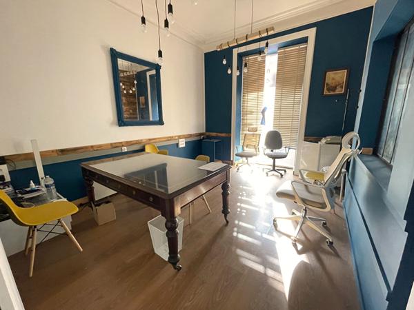 PORNIC Local commercial Grande façade centre ville 86 m²