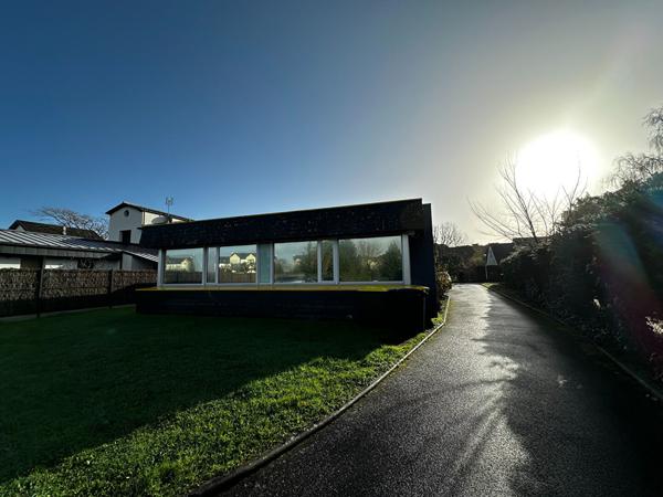 PORNIC Local commercial Grande façade centre ville 86 m²