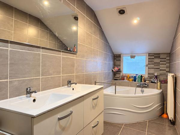 Maison LOUEE Perrigny / 5 pièces / 3 chambres / mezzanine / 122 m²