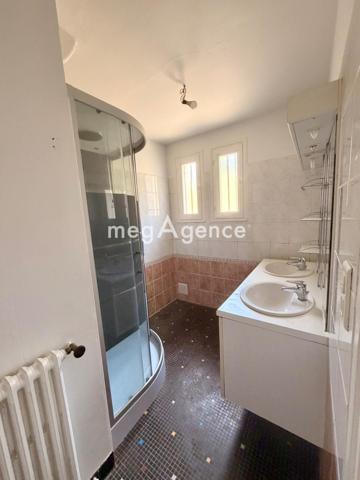 Maison à PARON, 89100 - 8 pièces 141m²