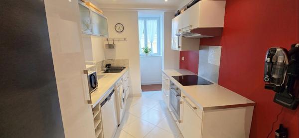 Antibes rez-de-chaussée 3 pièces 81 m² avec garage fermé + parking privatif